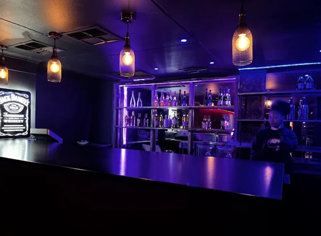 Stylised Chicago's dining atmosphere
